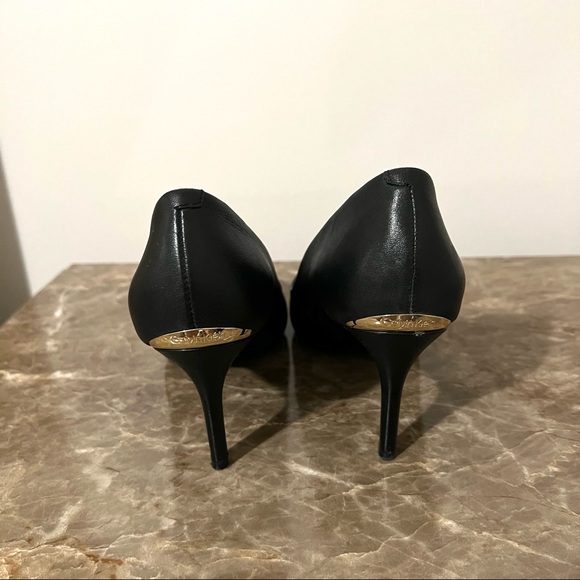 🎉HP🎉 Calvin Klein Pointed Heels Black W/ Gold Tone Logo Accent - Picture 6 of 8